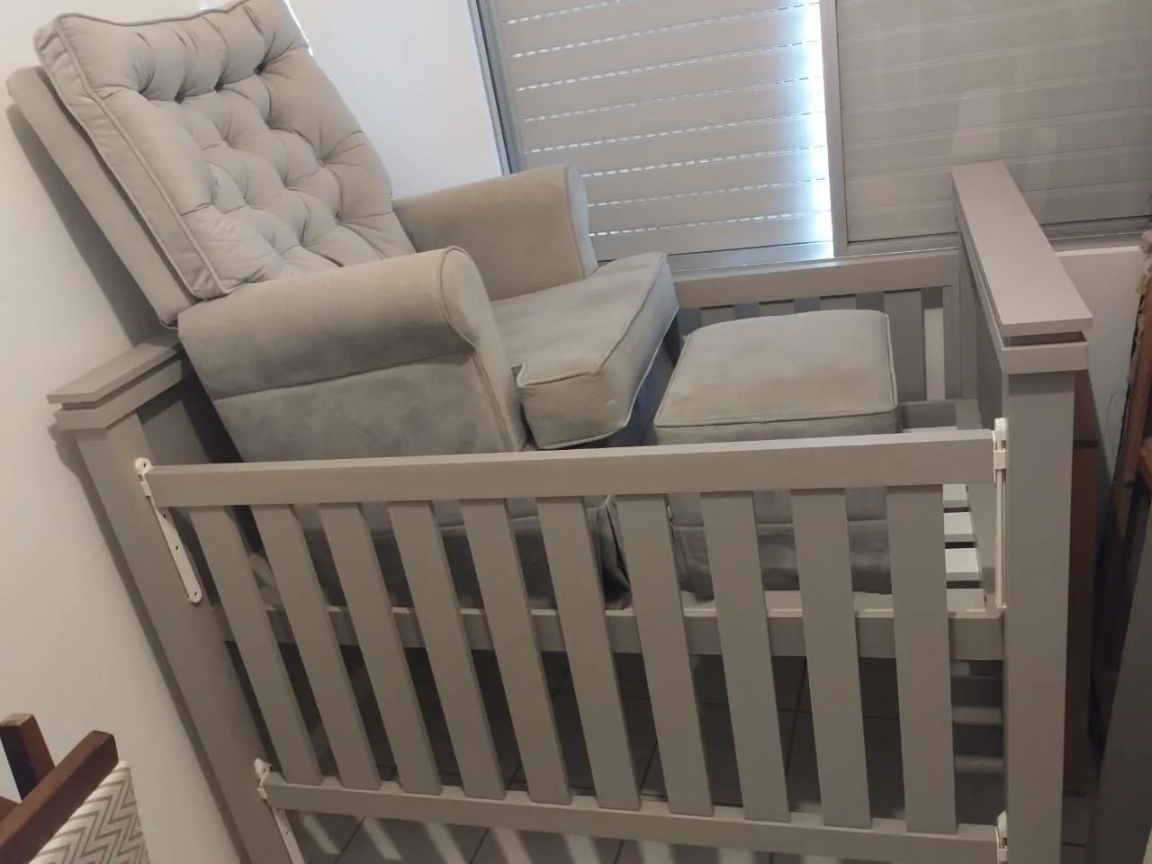 Vendo berço planejado e poltrona - Foto 3