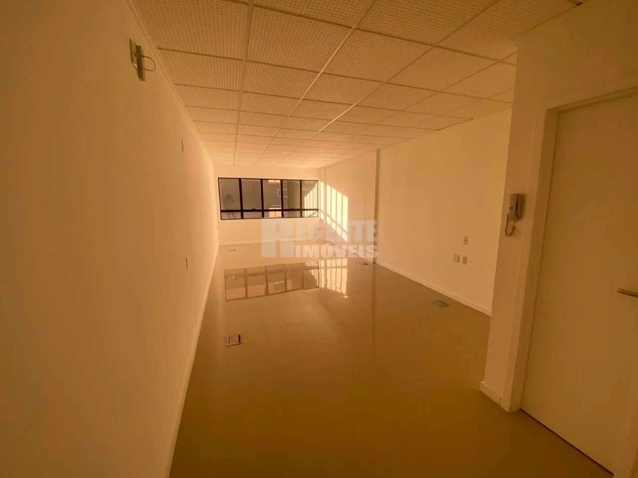 Ótima sala comercial para locação no bairro Itacorubi! - Foto 2