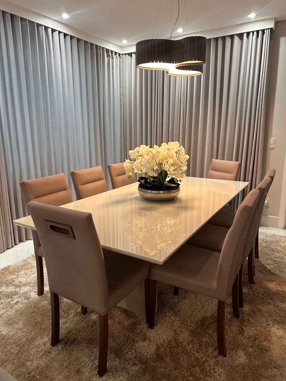 Mesa de jantar moderna 