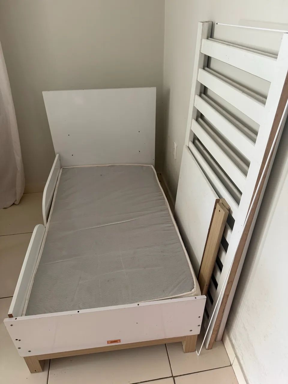 BERÇO QUE VIRA CAMA 