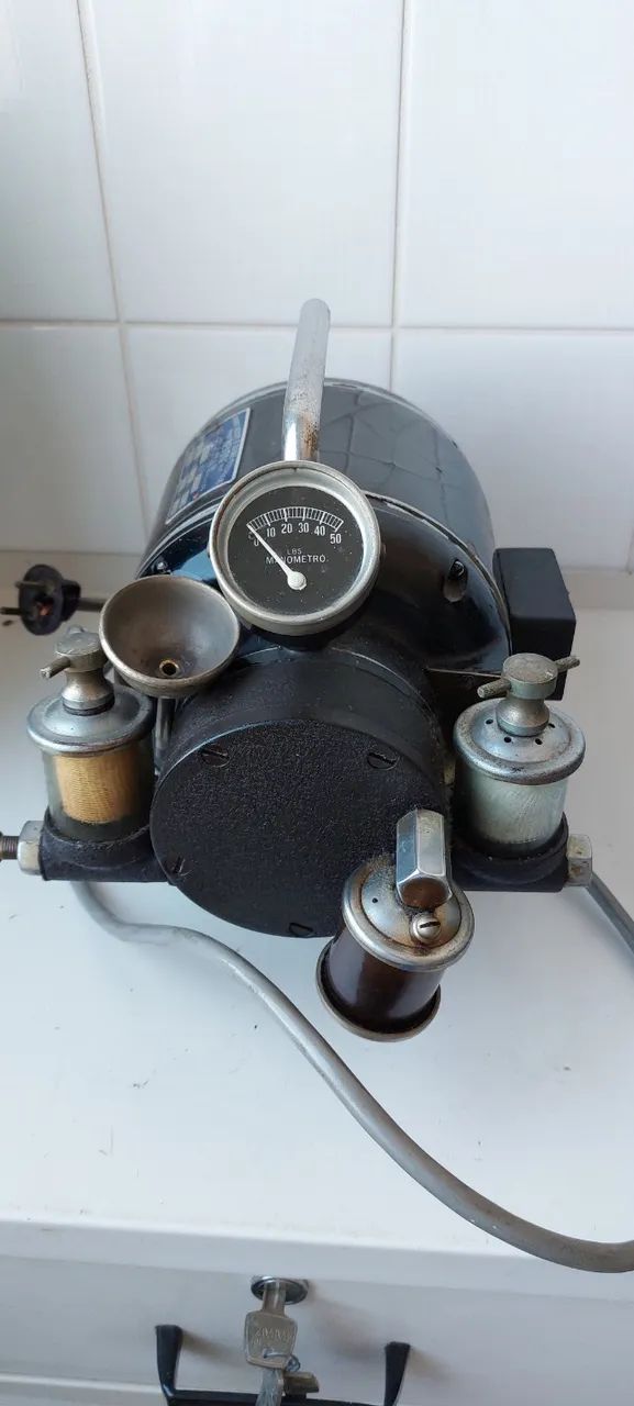 Compressor de bancada antiga