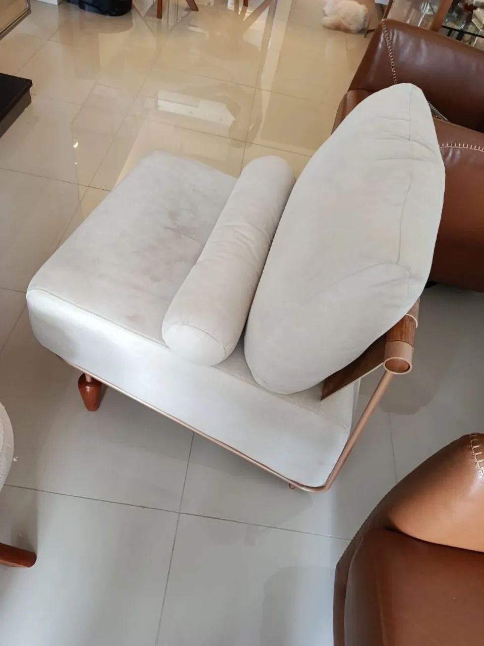 2 Poltronas Aurea Base Aço Champagne Linho Bege
