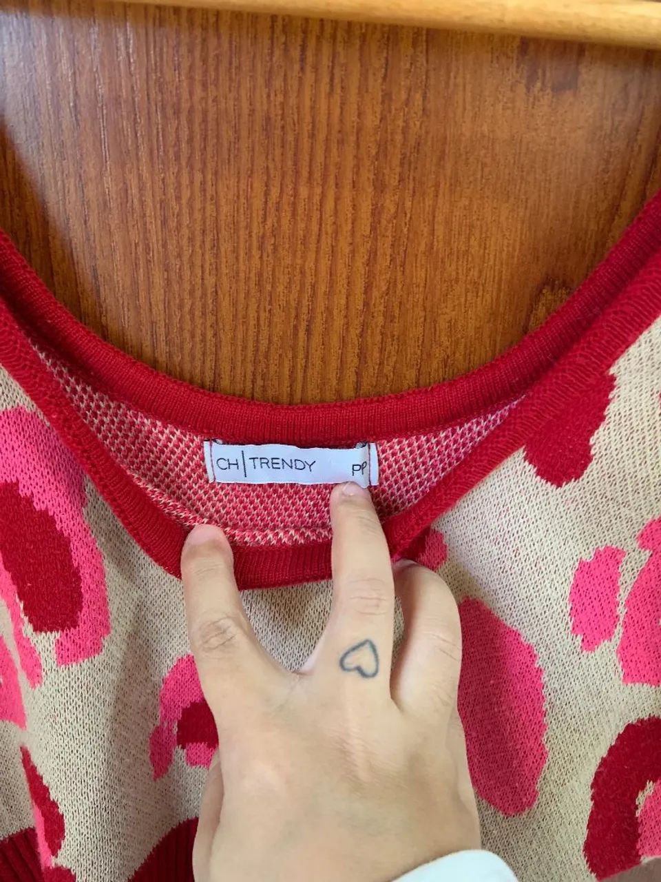 Cropped de tricô Trendy estampado - Tamanho M/G - Foto 2