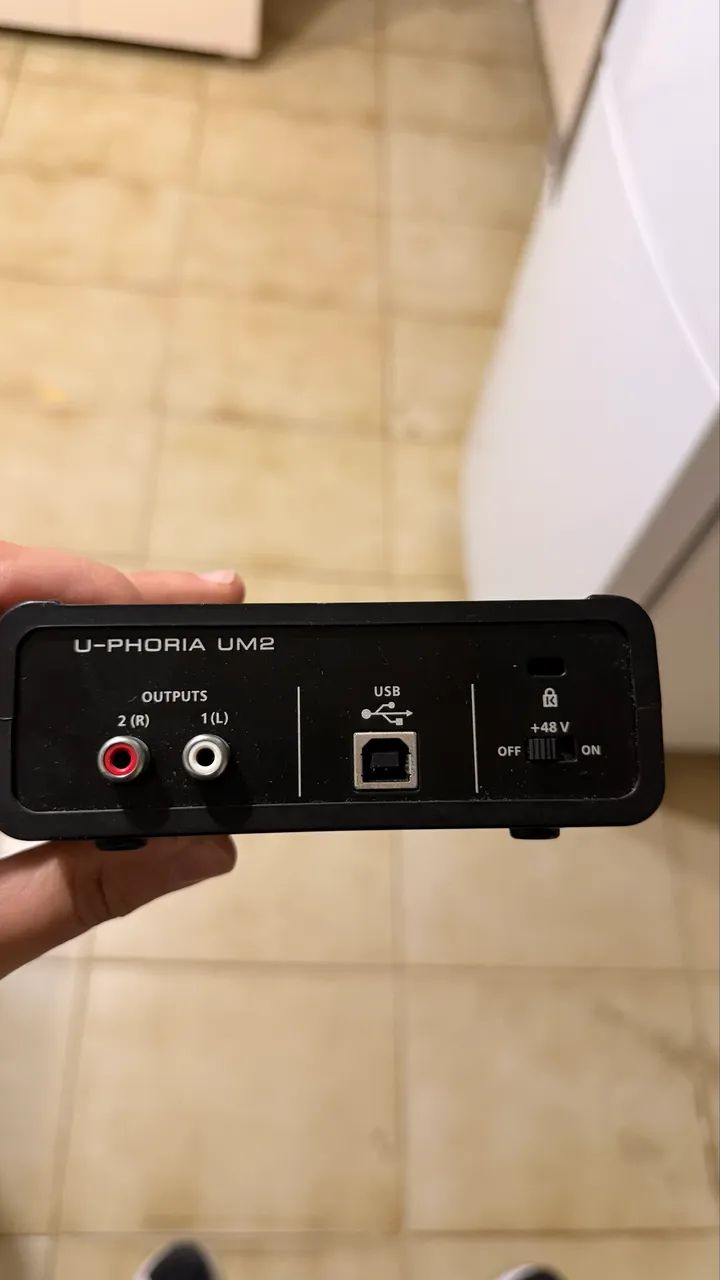 Interface de áudio behringer um2  - Foto 2