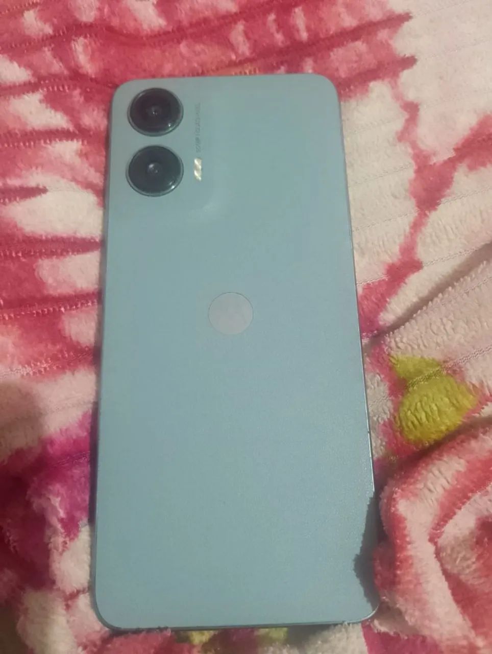 Vendo esse celular semi novo.