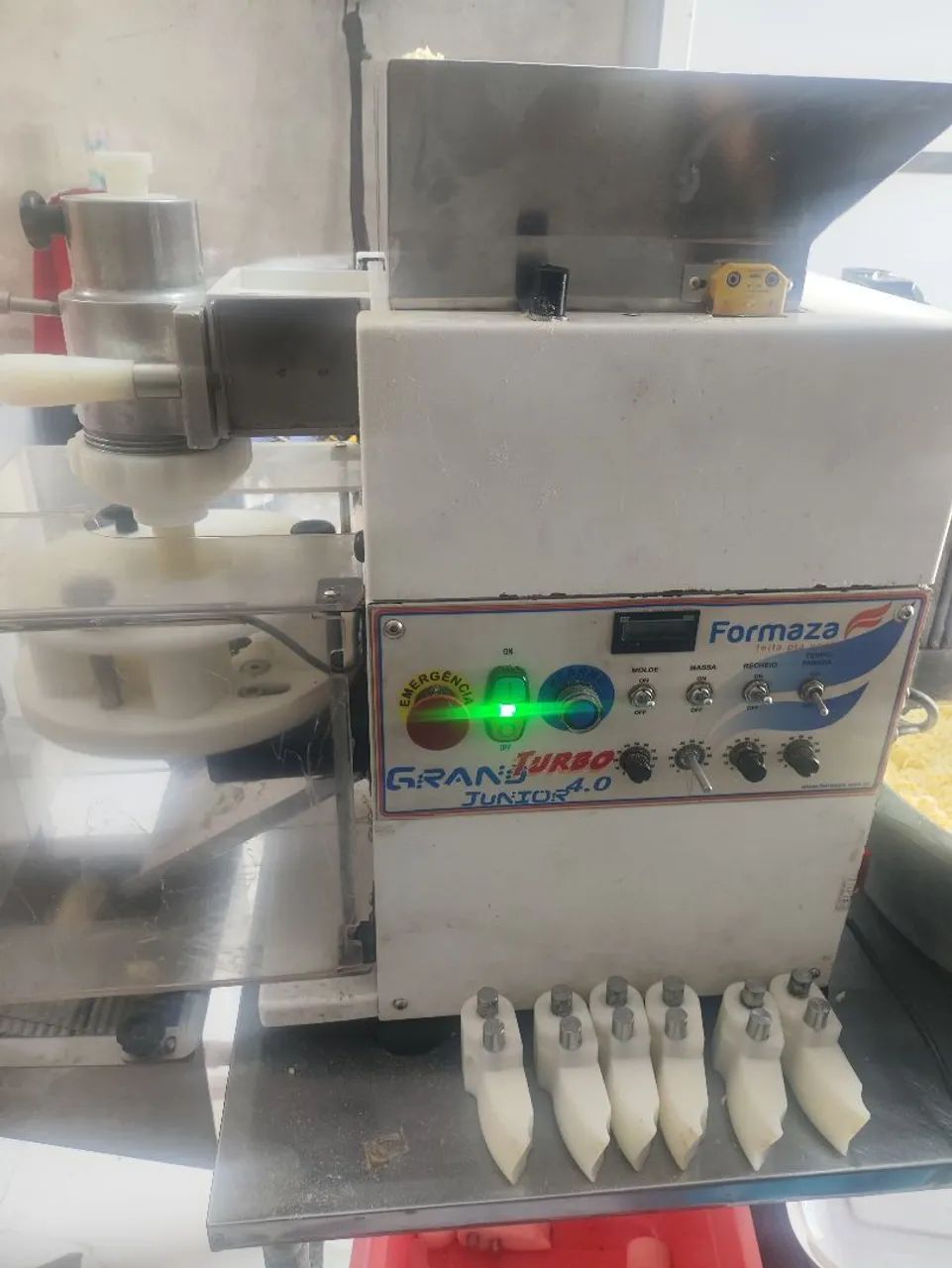 Máquina para fazer salgados 