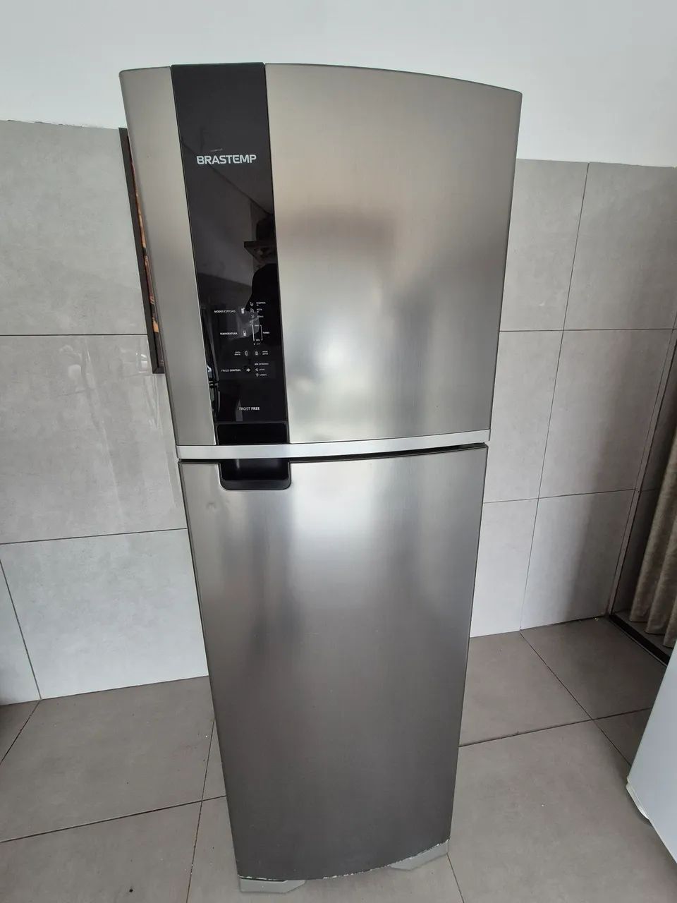 Geladeira semi nova 