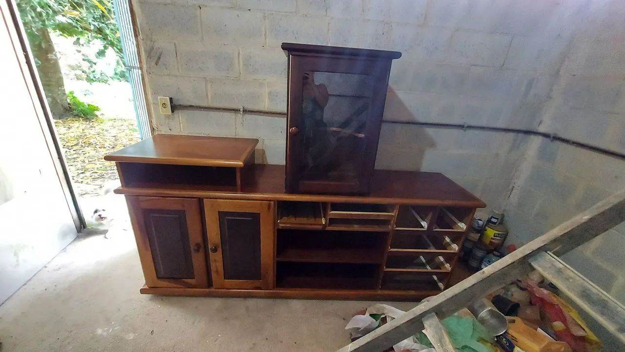 Rack de madeira maciça em perfeito estado - Foto 2