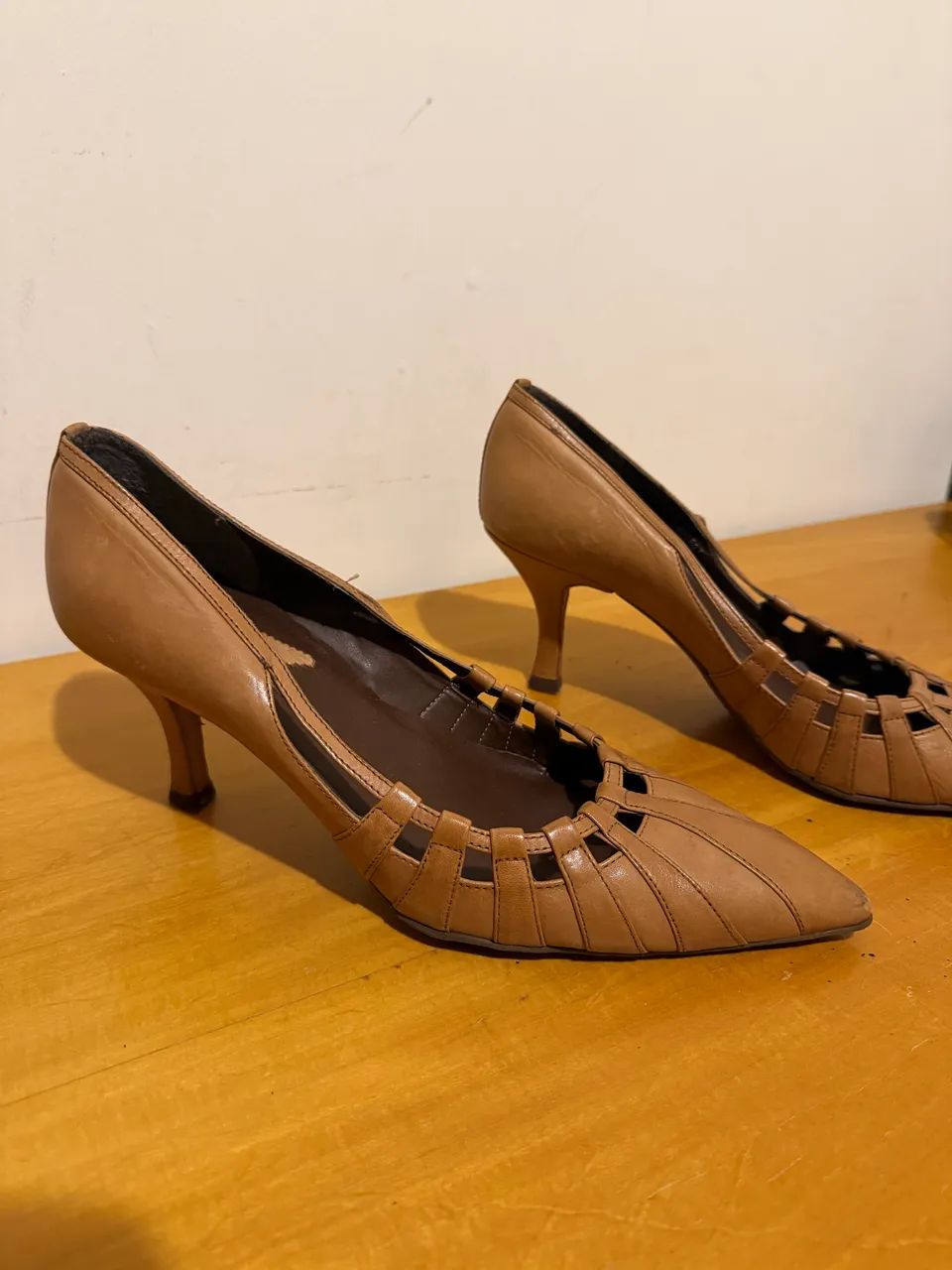 Scarpin Schultz em couro bege 39 - Foto 3