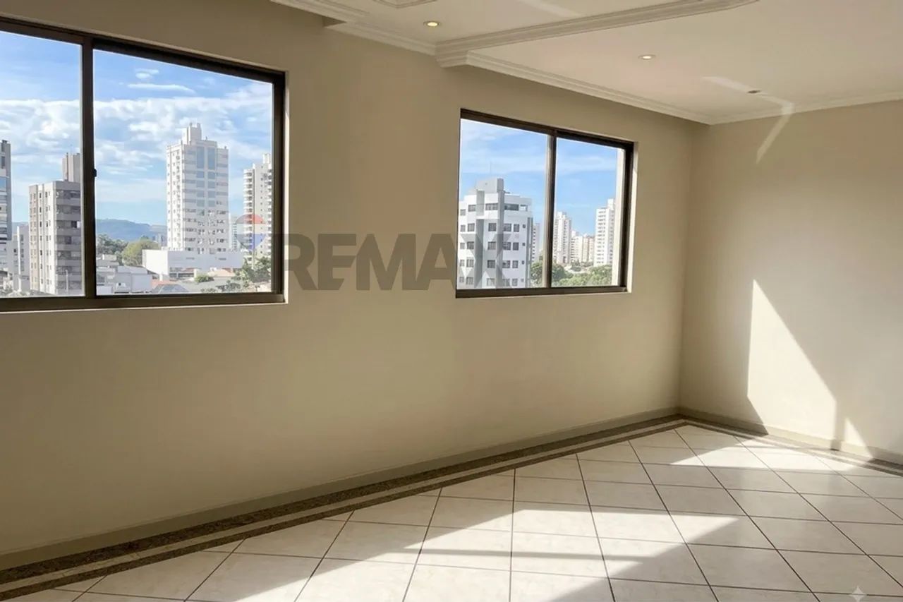 Espaçoso Apartamento com 135m², 4 Dormitórios (1 Suíte) e 2 Sacadas no Edifício Diamantina - Foto 3