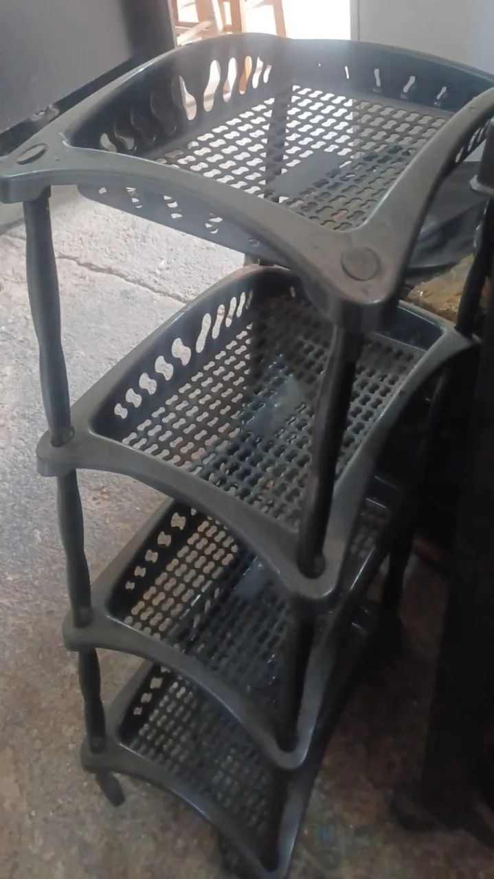 Estante plástica, de 4 prateleiras, em bom estado. - Foto 2