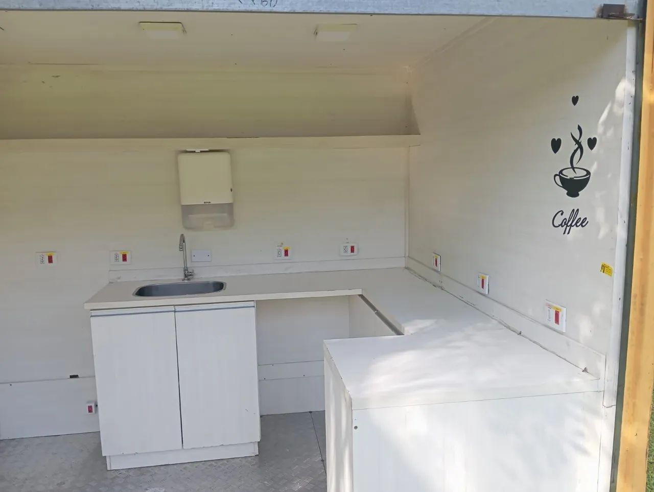 Contêiner Comercial Equipado- Bancadas, ar condicionado e tomadas 220v - Foto 2