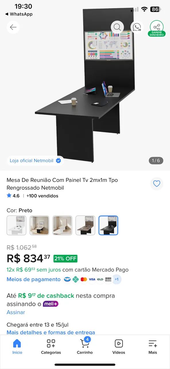 Mesa de reunião com painel de TV 