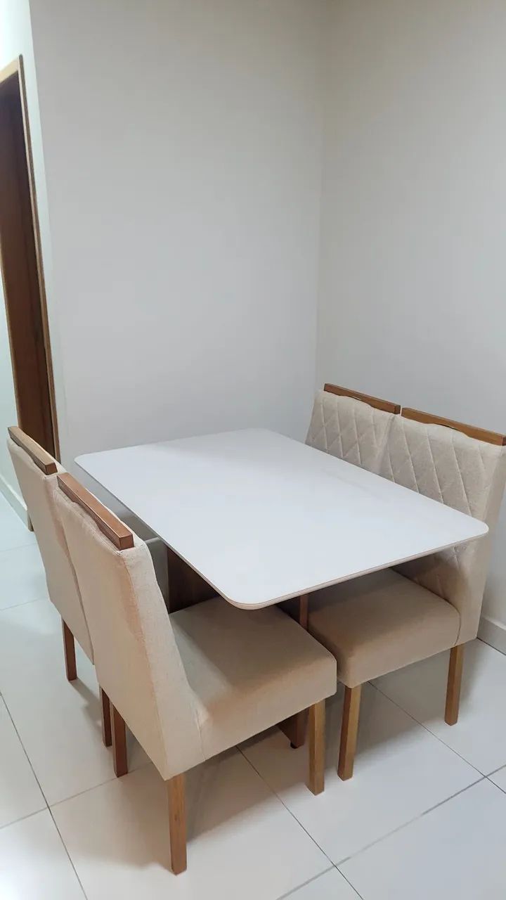 Mesa de jantar 4 lugares