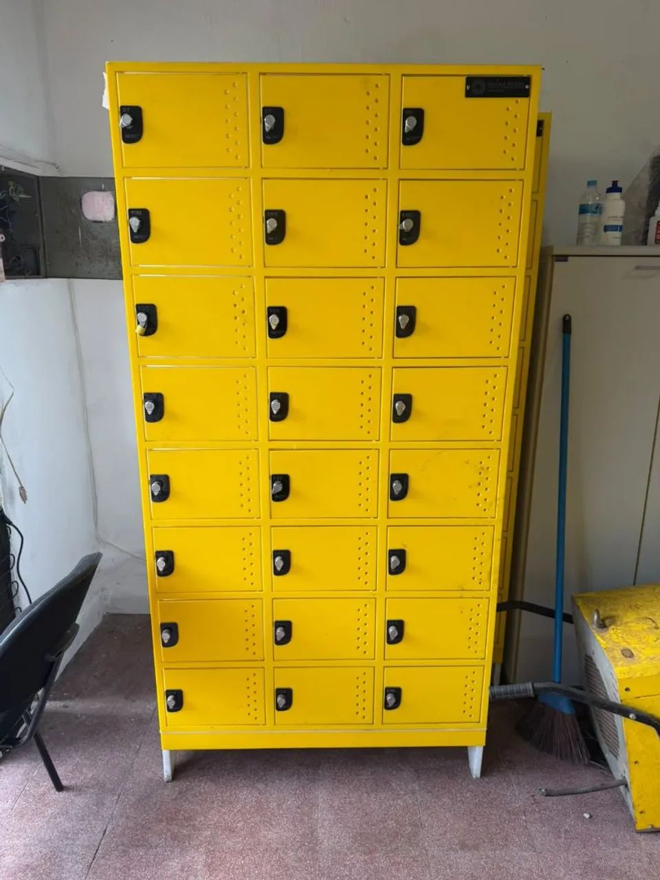 Roupeiro de 24 portas 