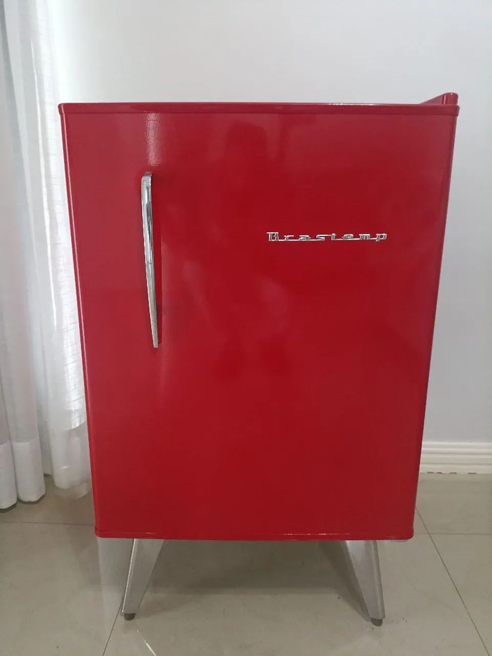 Geladeira Retrô 76 litros 