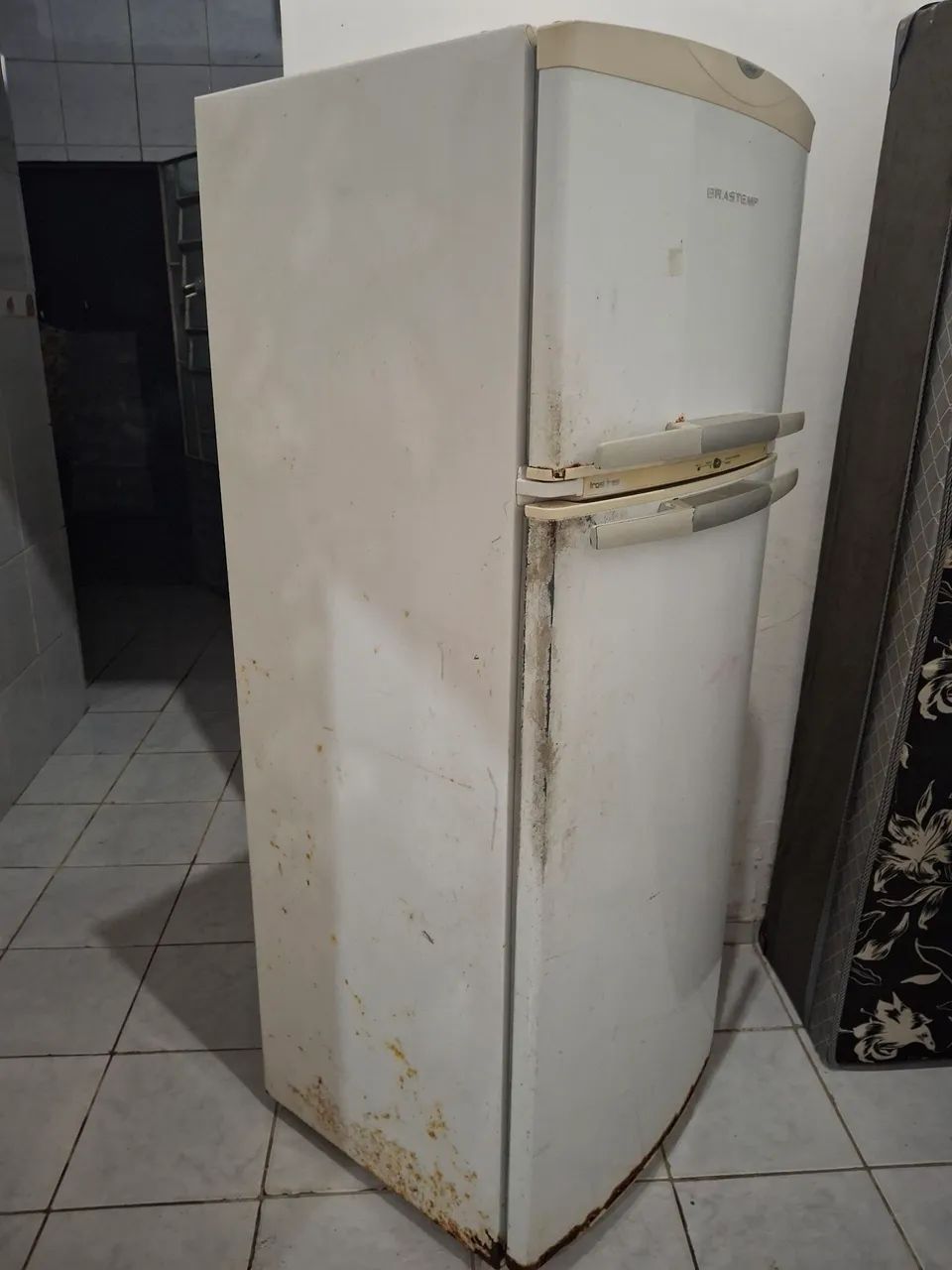 Vendo geladeira 