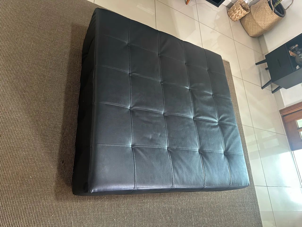 PUFF GRANDE PRETO CAPITONÊ - MODERNO E ELEGANTE - Foto 3