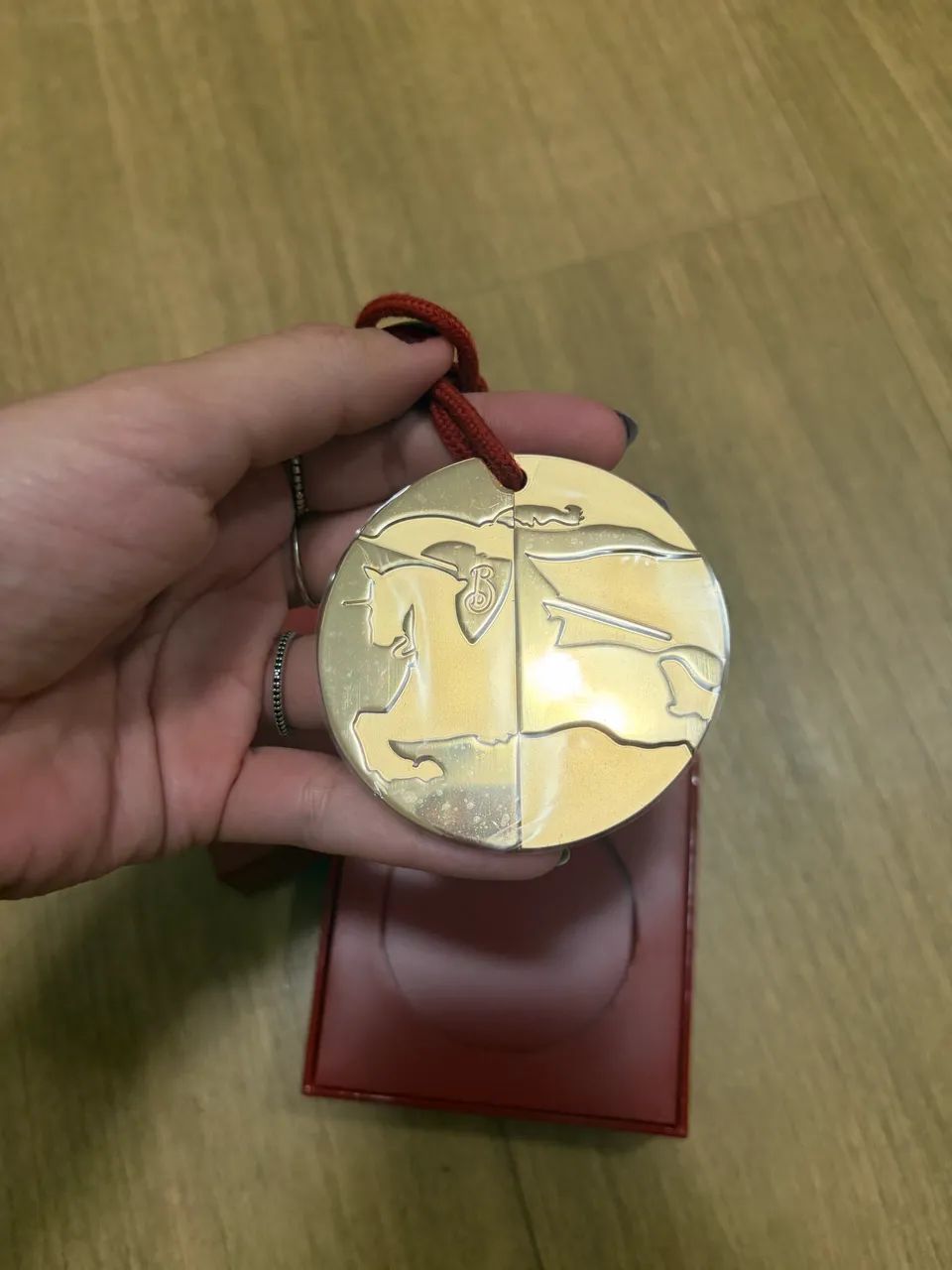 Medalhão Burberry - Foto 4