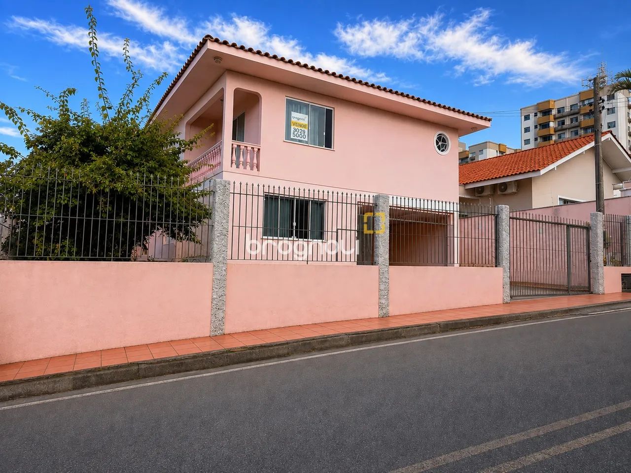 Casa ampla, 4 quartos 1 suíte, 2 vagas de garagem cobertas e edícula com lavanderia no Est - Foto 5