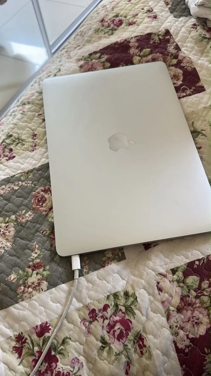 MacBook Pro Impecável 