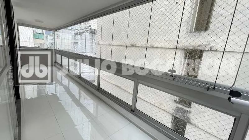 Leblon - Varanda - 3 Quartos - 108m - 2 Vagas de Garagem