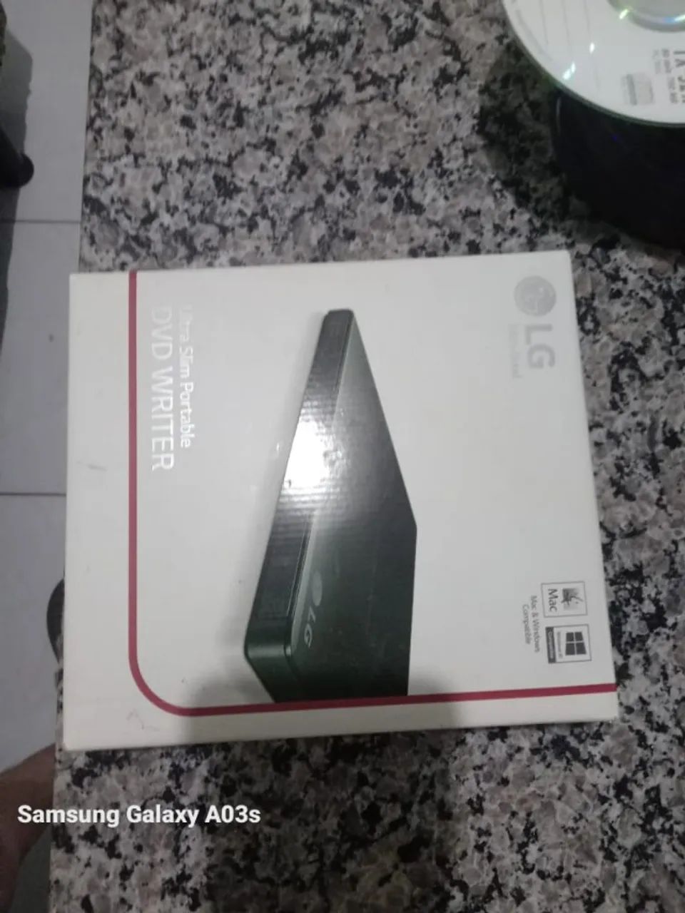 GRAVADORA LG DE CDs E DVDs, COM 41 DVDS E CD