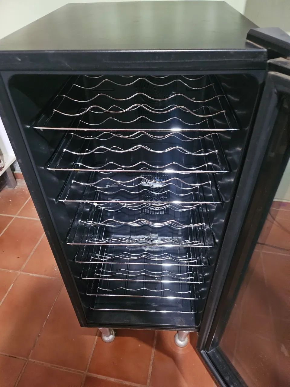 Adega climatizada 32 garrafas