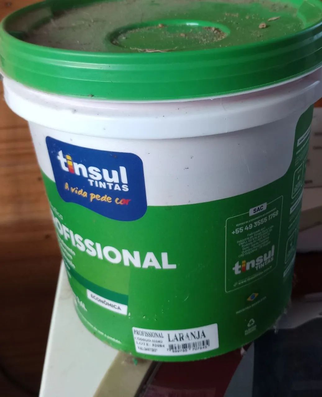 Tinta acrílica nova 2 gl de 3.6 lt por 50.00