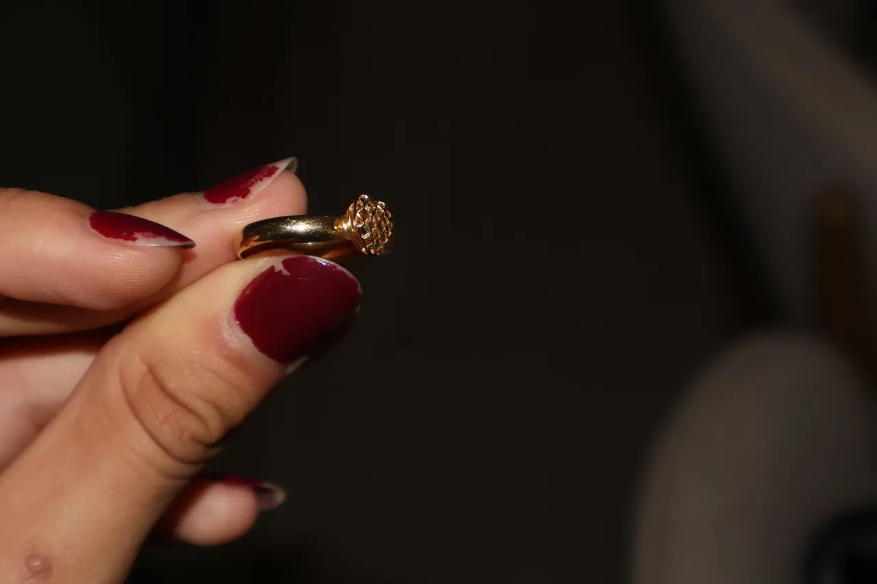 Anel de ouro com um coração  - Foto 4