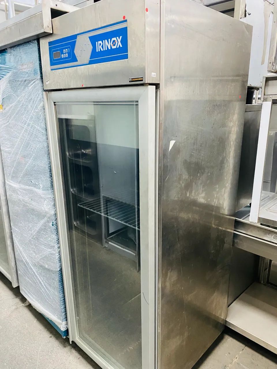 Geladeira inox expositora vertical Irinox  - Foto 2