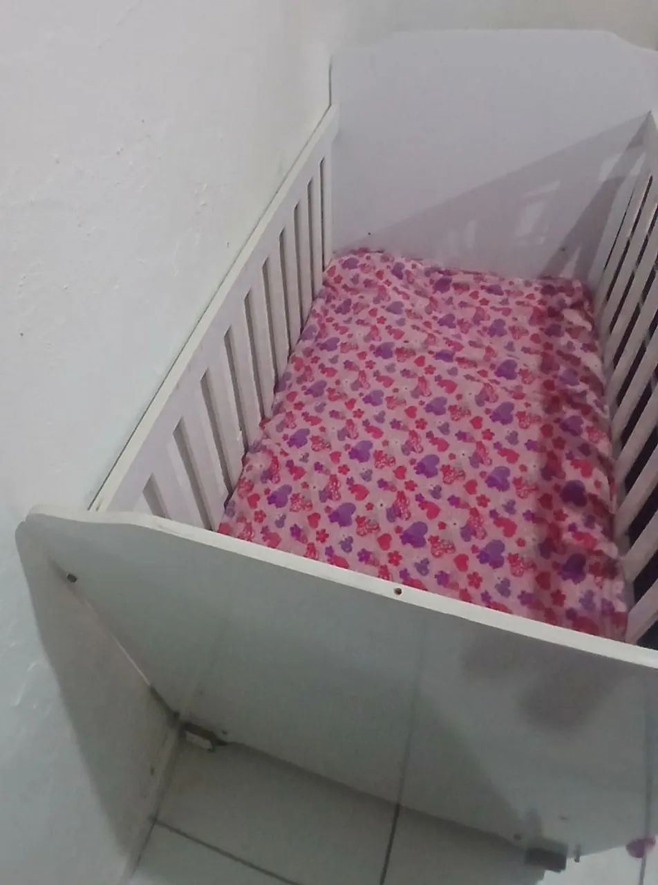 Berço, com colchão 