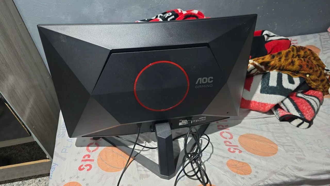 Monitor Gamer 32 polegadas 180hz marca Aoc - Foto 2