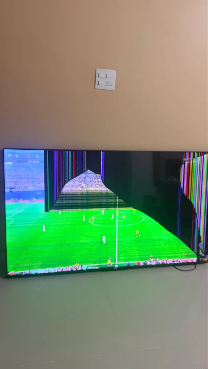 TV HISENSE DEFEITO NA TELA - Foto 4