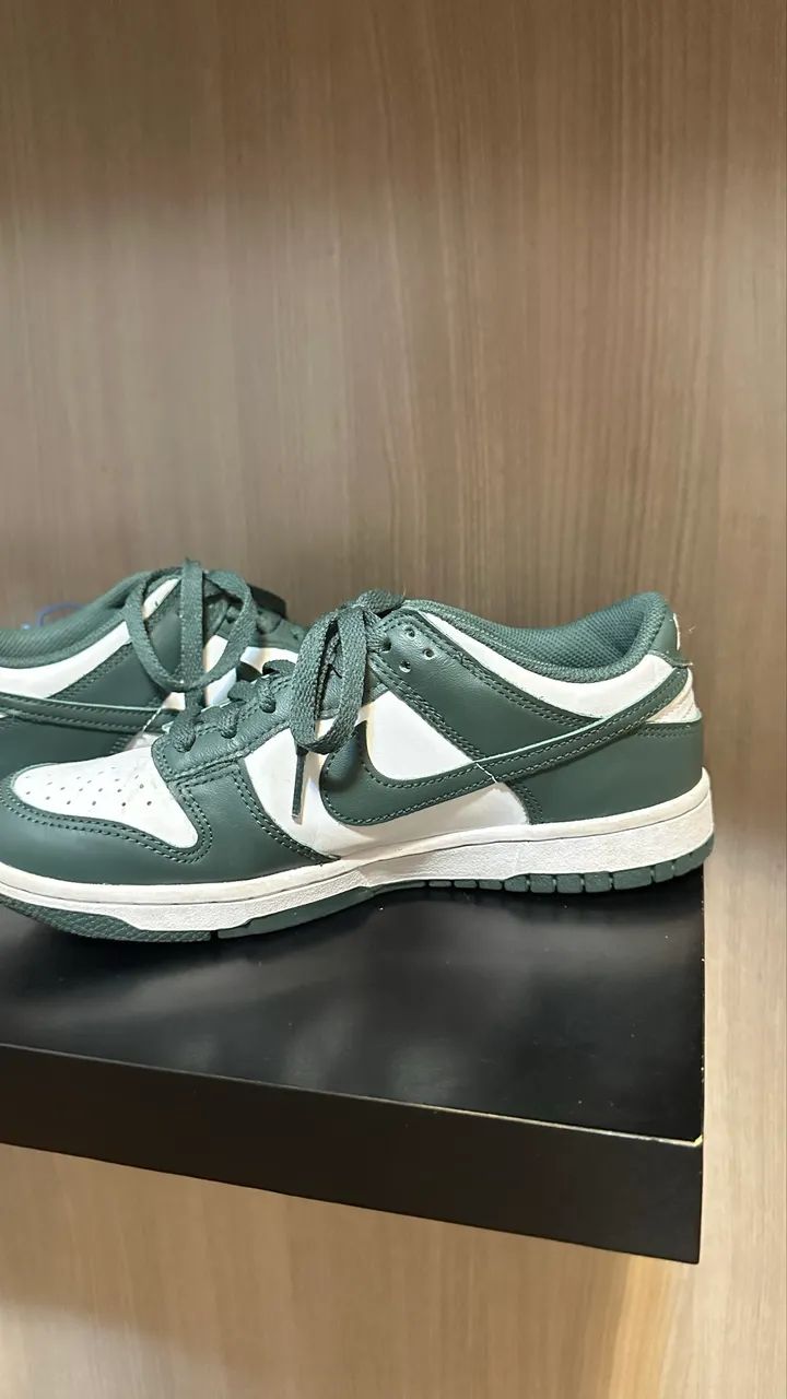 Tênis Nike dunk low verde e branco tam 38 - Foto 4