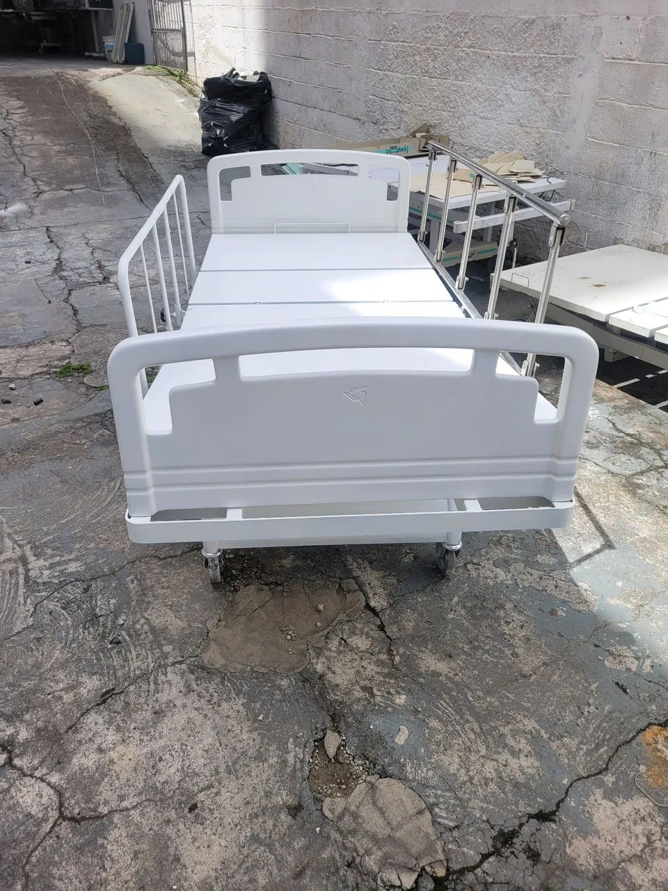 Cama hospitalar manual com 2 manivelas  - Foto 3