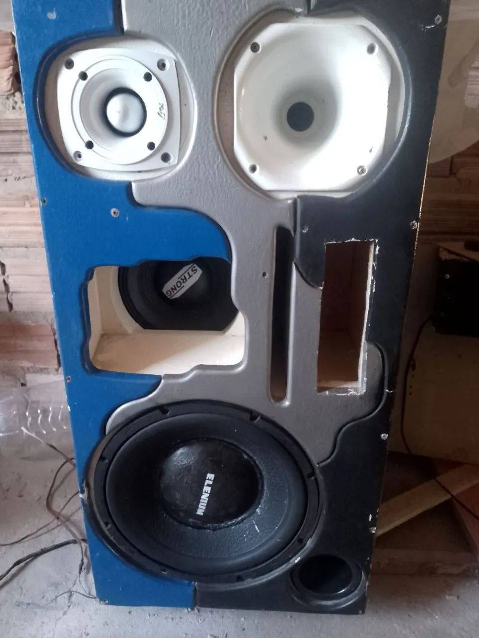 Vendo caixa trio alto falante de 12 de 350rms Selenium, médio de 8 polegadas twitter e mai