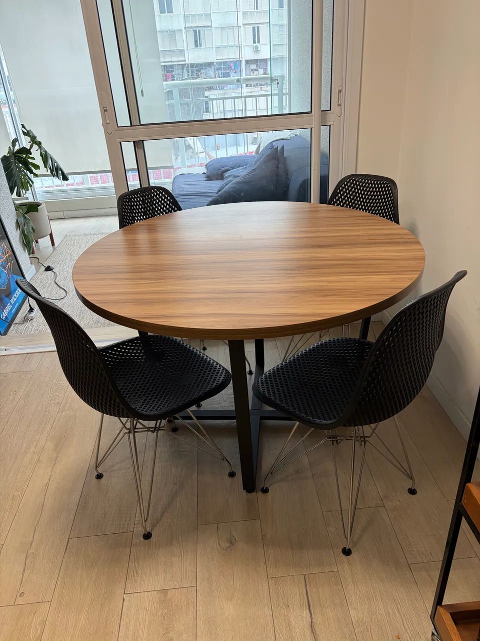 Conjunto Mesa + 4 cadeiras  - Foto 3