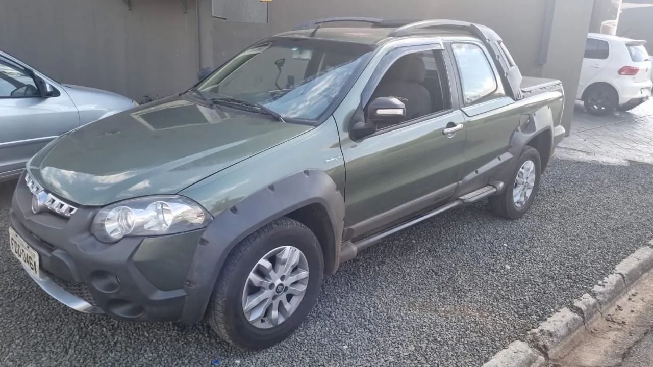 Fiat Strada Adv.1.8 16V Dualogic Flex CD 2013 - Foto 2