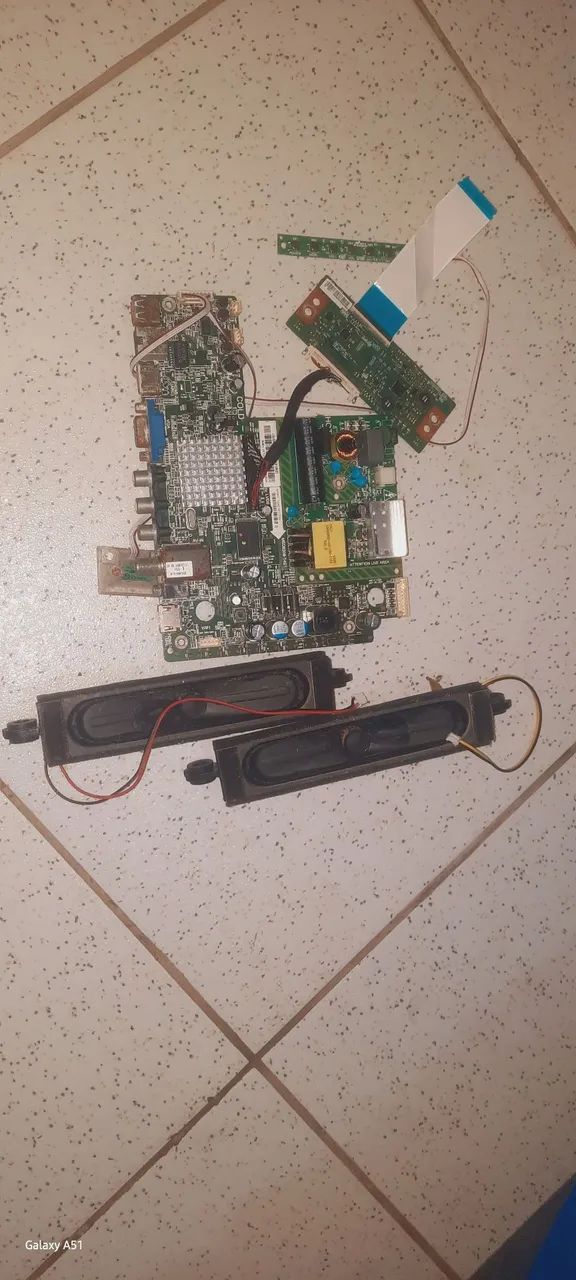 Vendo Placa principal para tv Aoc 32 polegadas,vai os fones tbm!