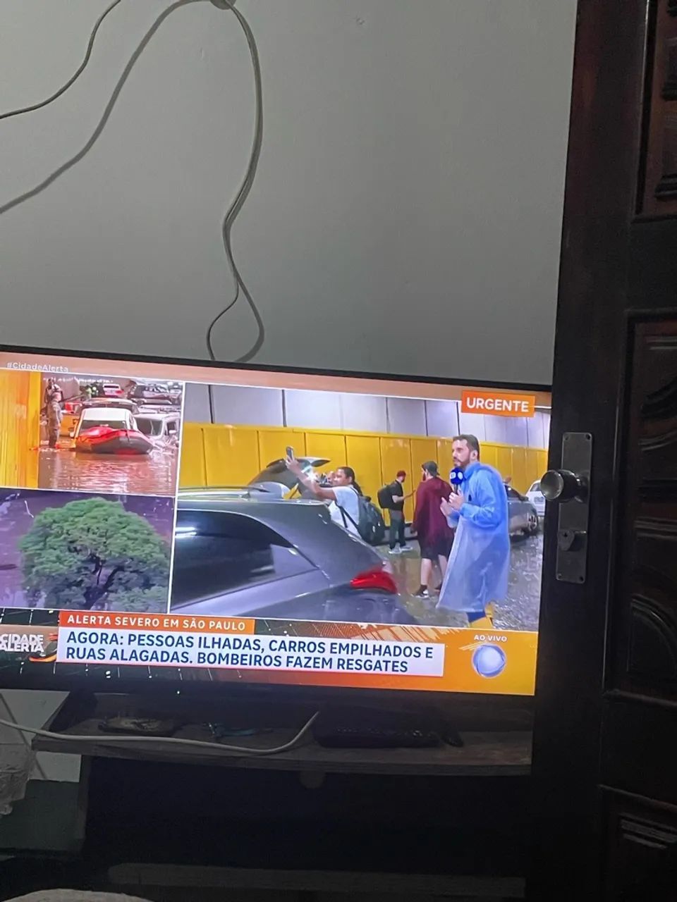 Vende-se uma televisão de 40 polegadas