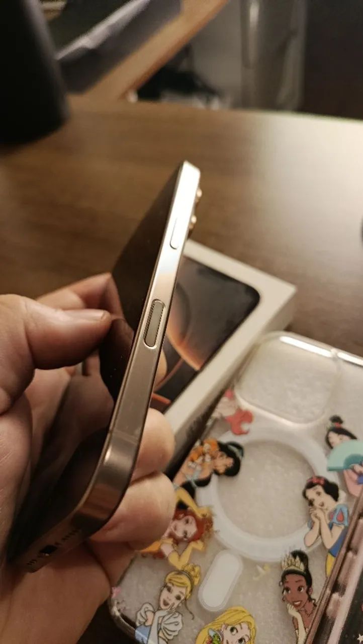 iPhone 16pro Titanium desert  - Foto 4
