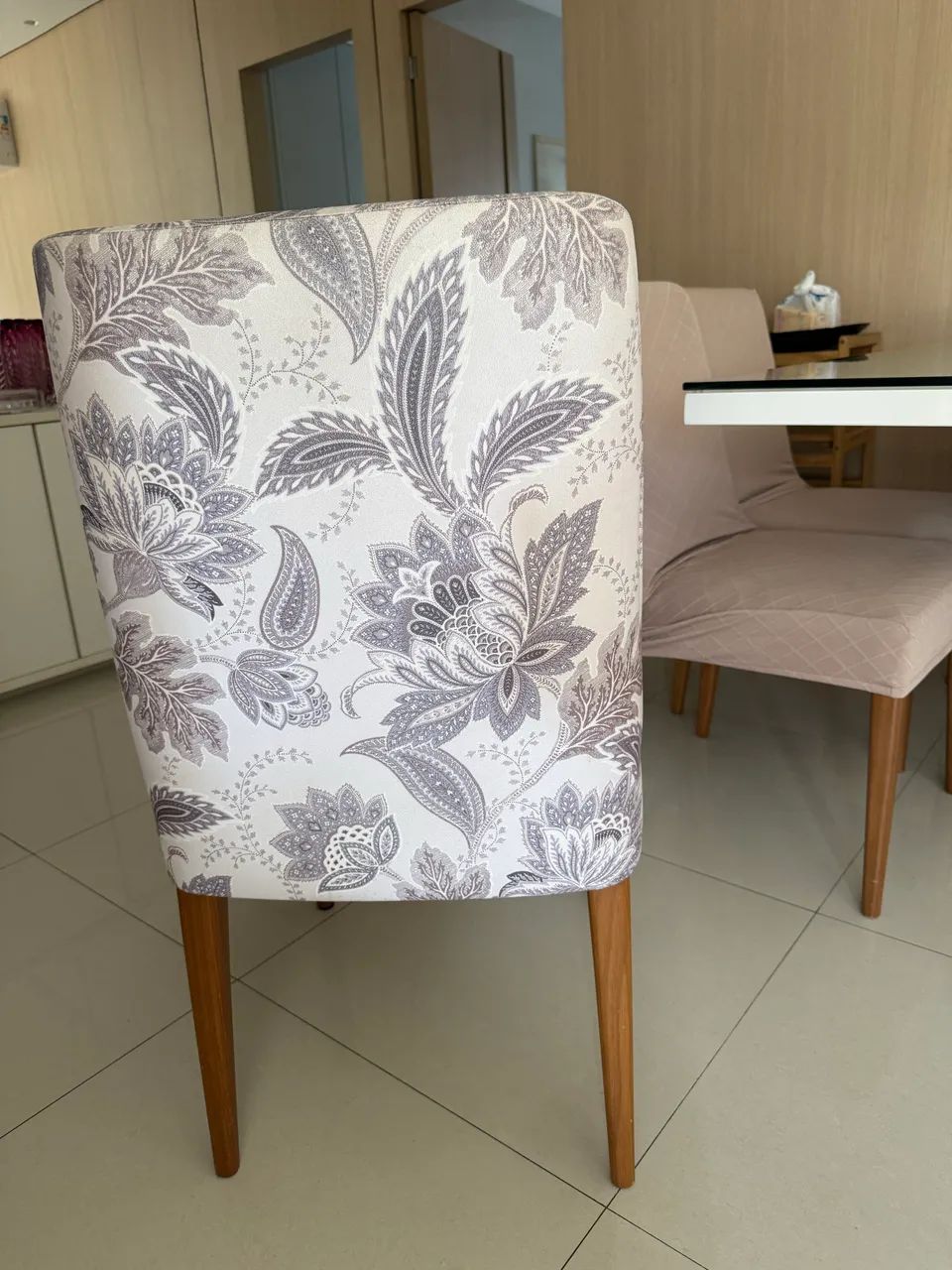 Mesa laqueada com cadeiras  - Foto 5