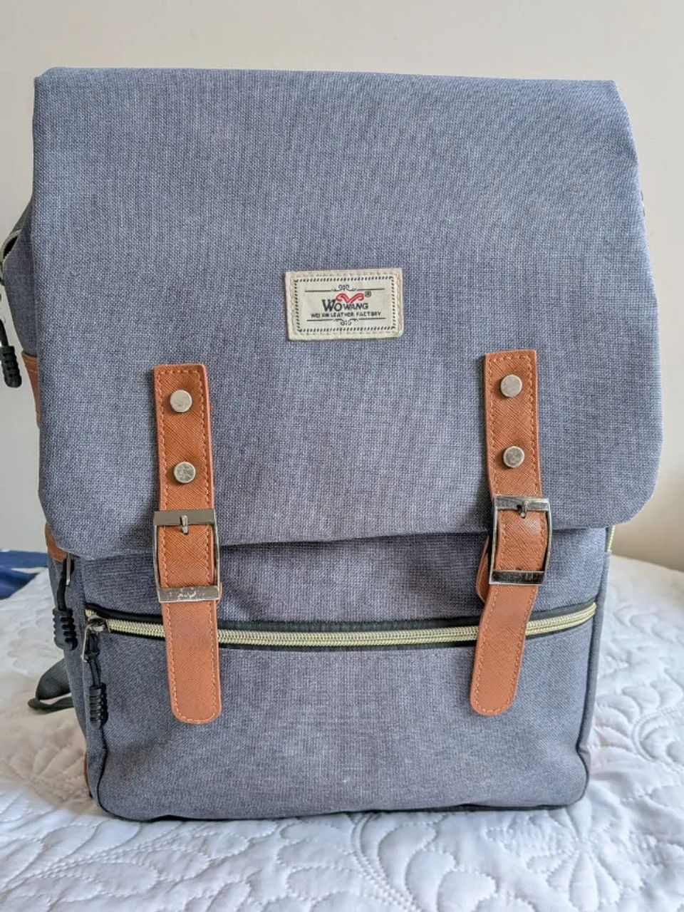 Mochila wowang cinza com detalhes em caramelo - Foto 4