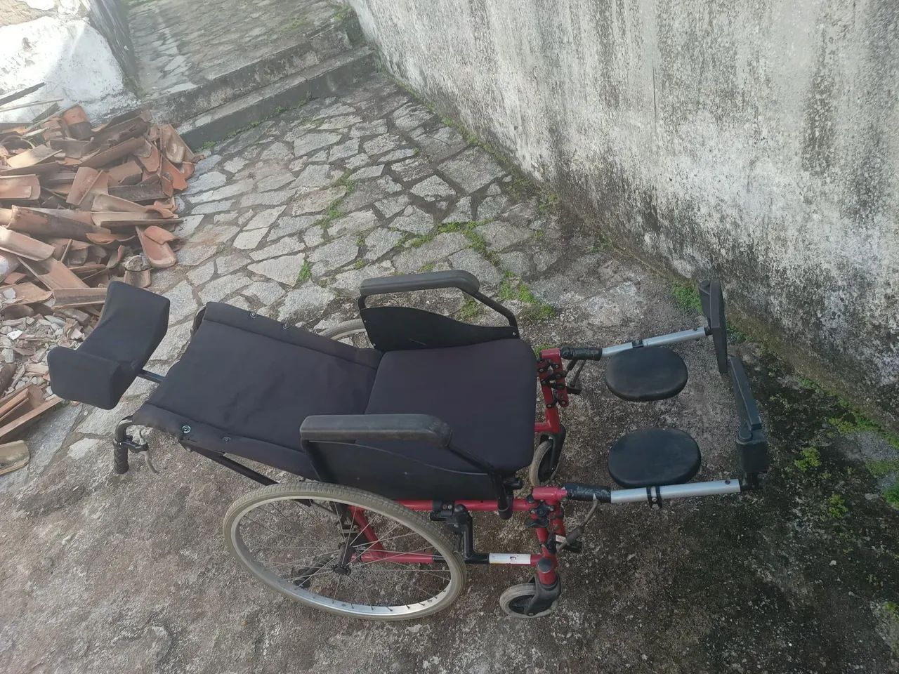 Cadeira de rodas reclinável (nova de marca boa) - Foto 2