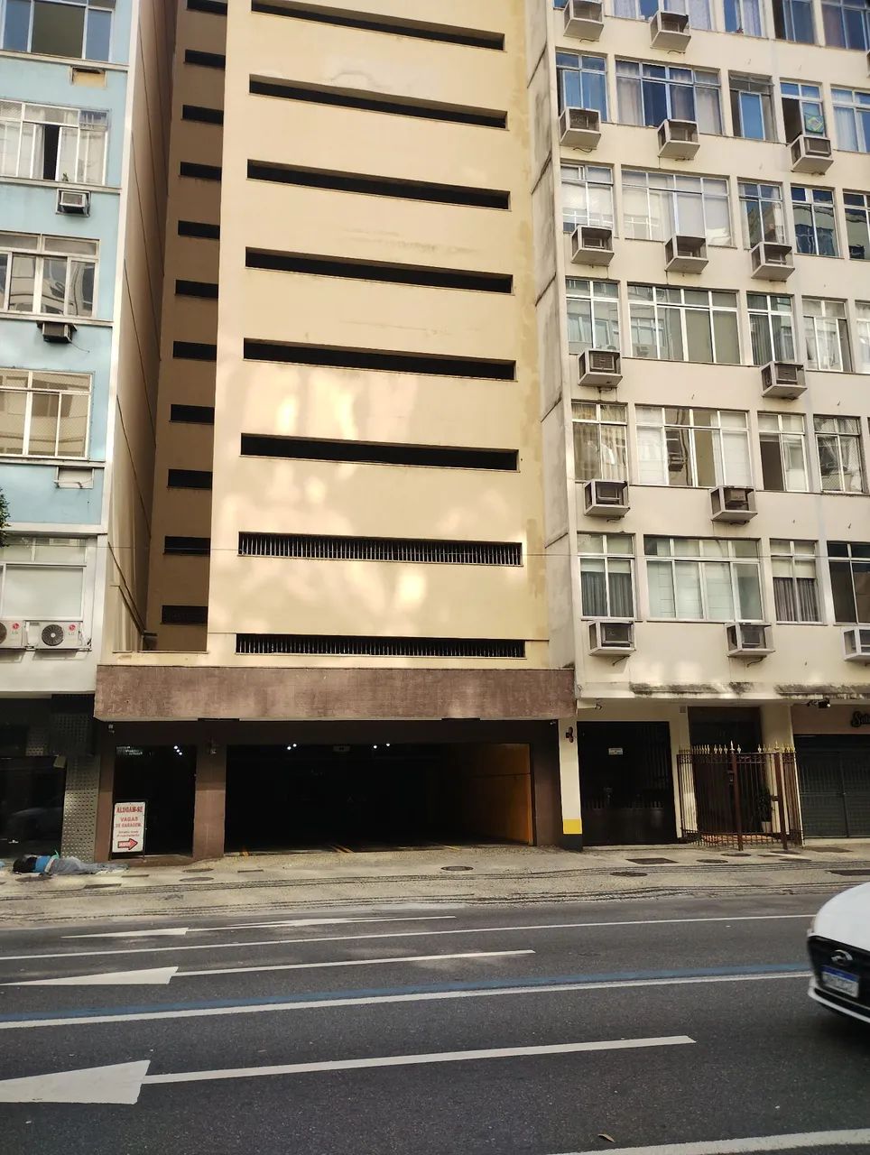 Vendo vaga de garagem em Copacabana.