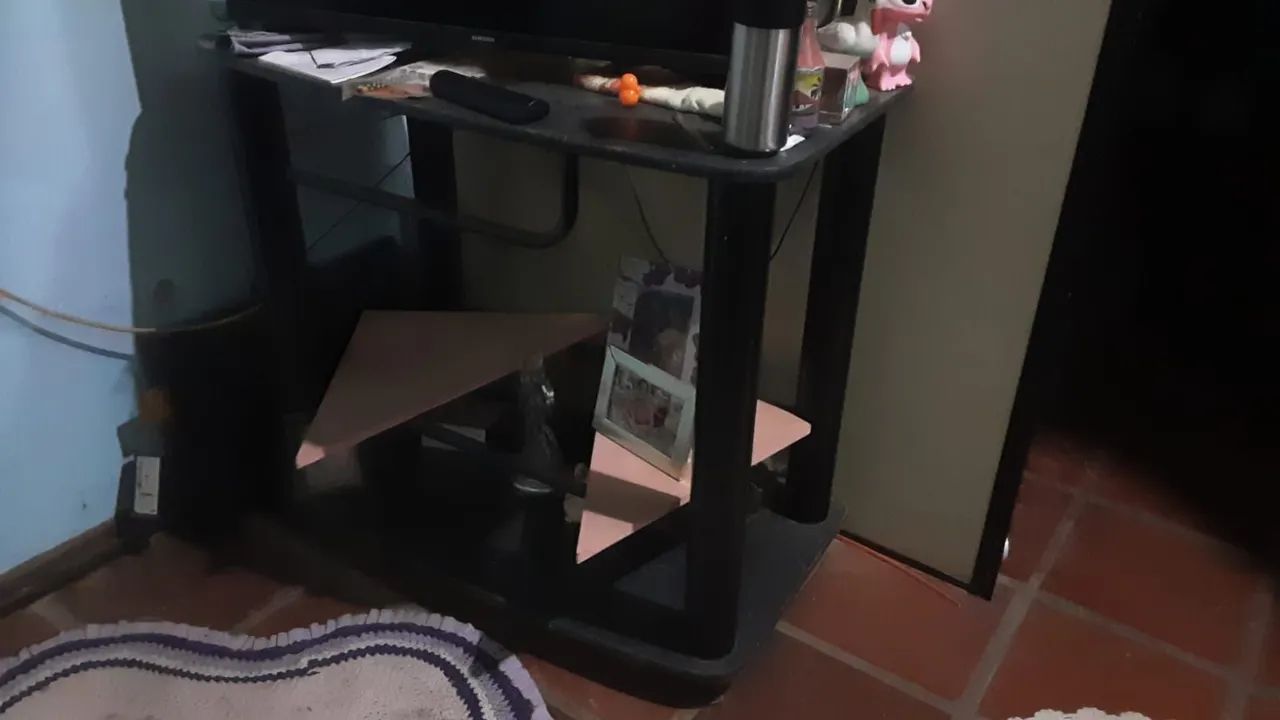 Rack para TV preto - usado - ótimo estado