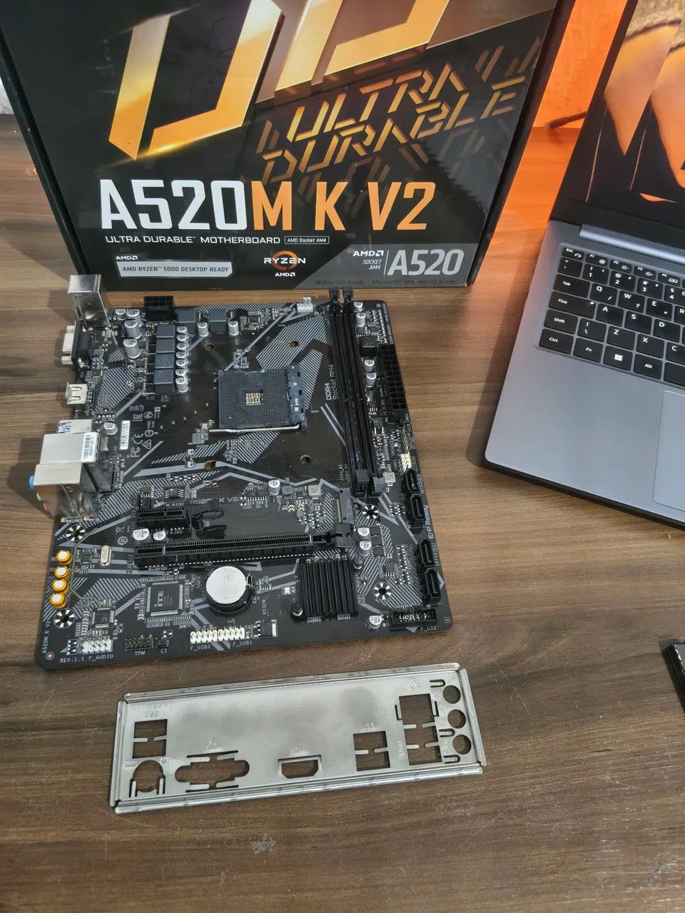 A520 Gigabyte - 2 meses de uso - Aceito Cartão e Entrego