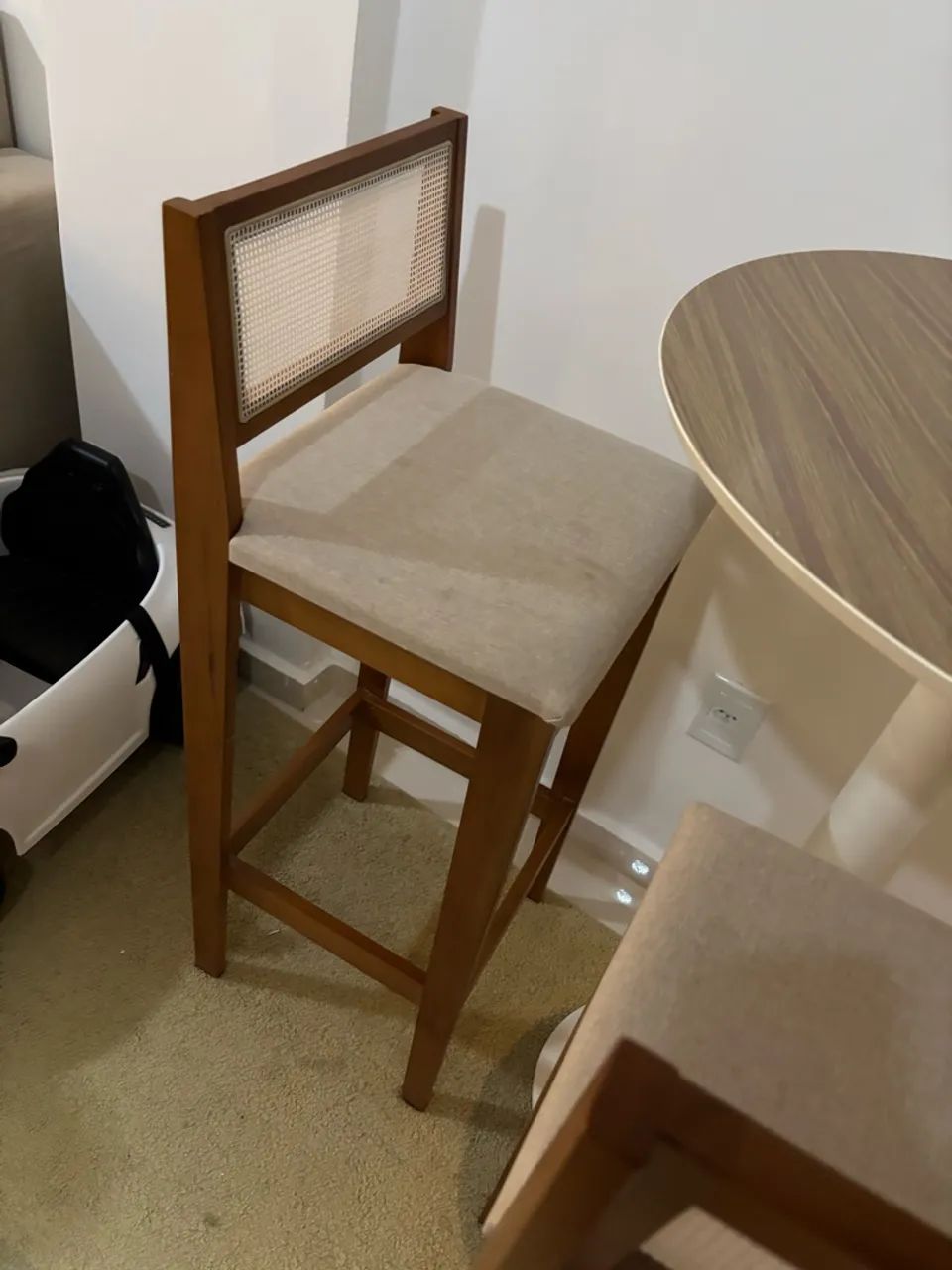 Duas banquetas e uma mesa  - Foto 3