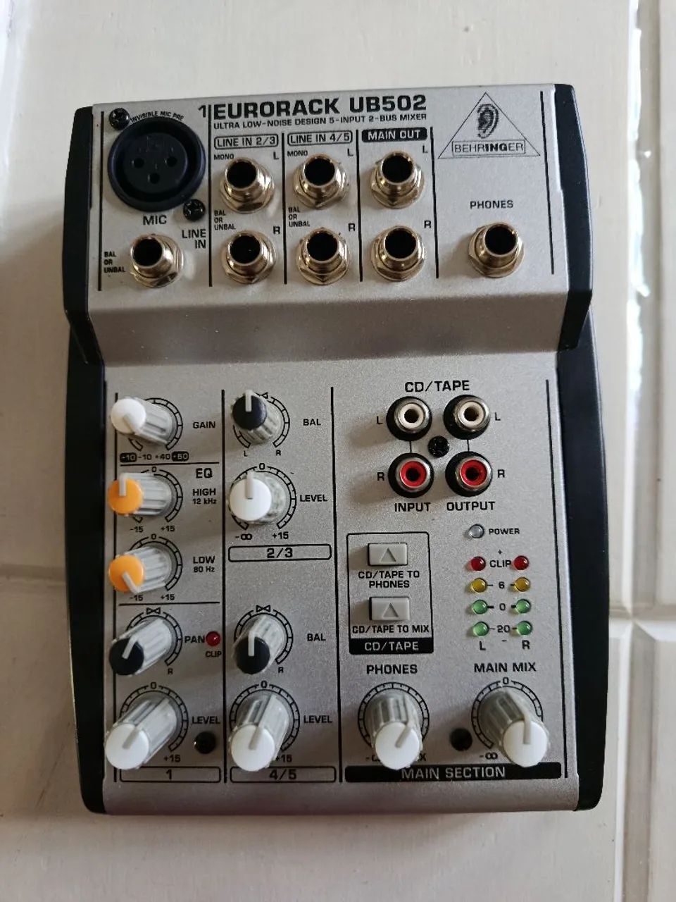 Mesa de Som Compacta Behringer EURORACK UB502 (Com Caixa e Fonte Original)